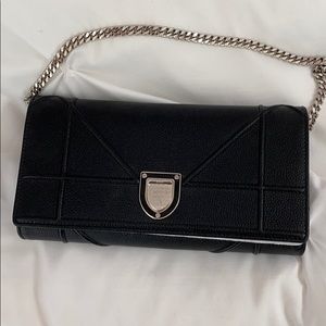 AUTHENTIC Dior wallet on chain